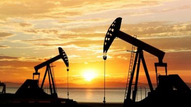Oil pumps 2 TSX Energy Stocks to Buy on Weakness