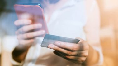 ecommerce shop Shopify and Facebook Are Partnering Up – Which is the Better Buy?