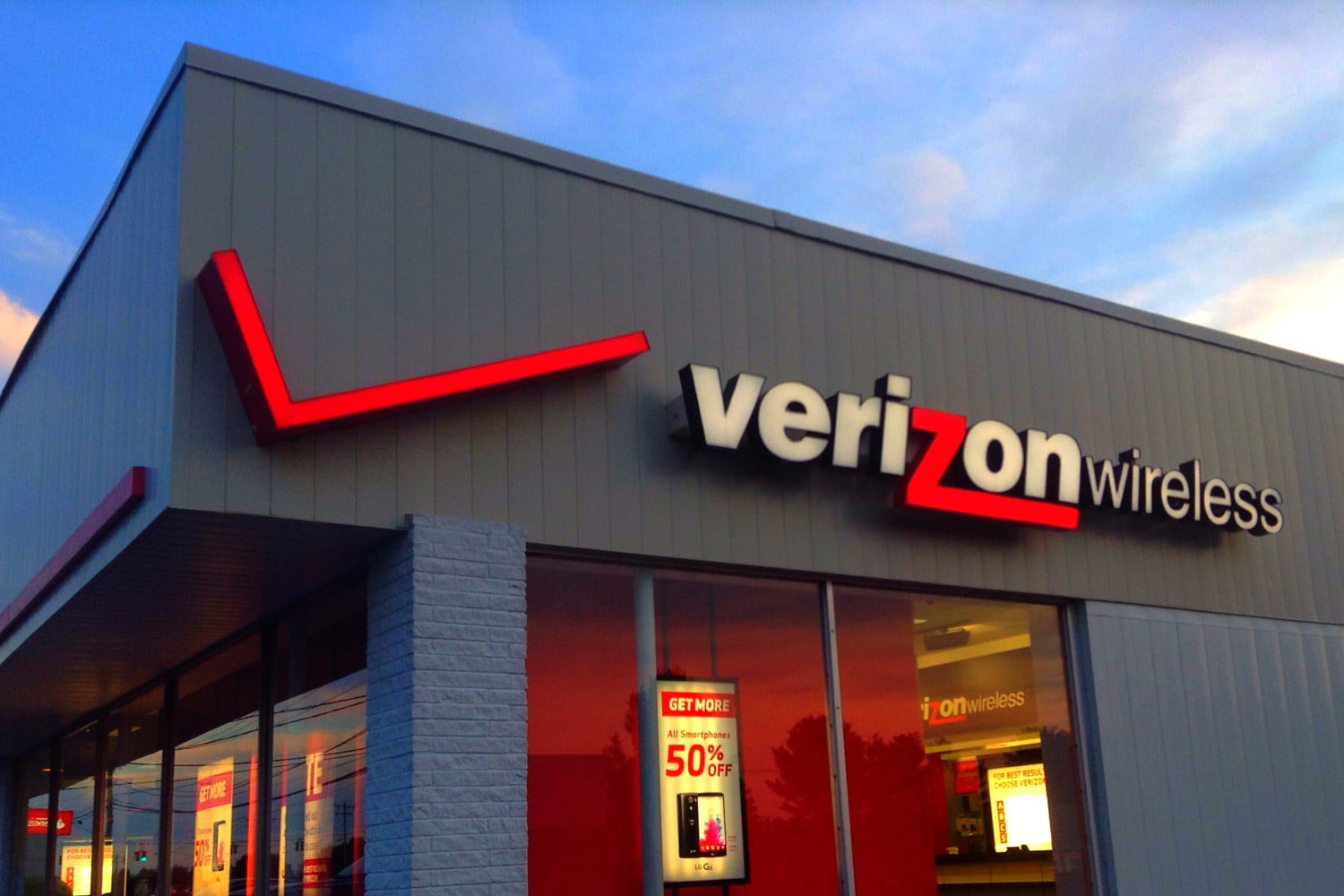 im buying verizon communications Verizon just partnered with Live Nation: but why?