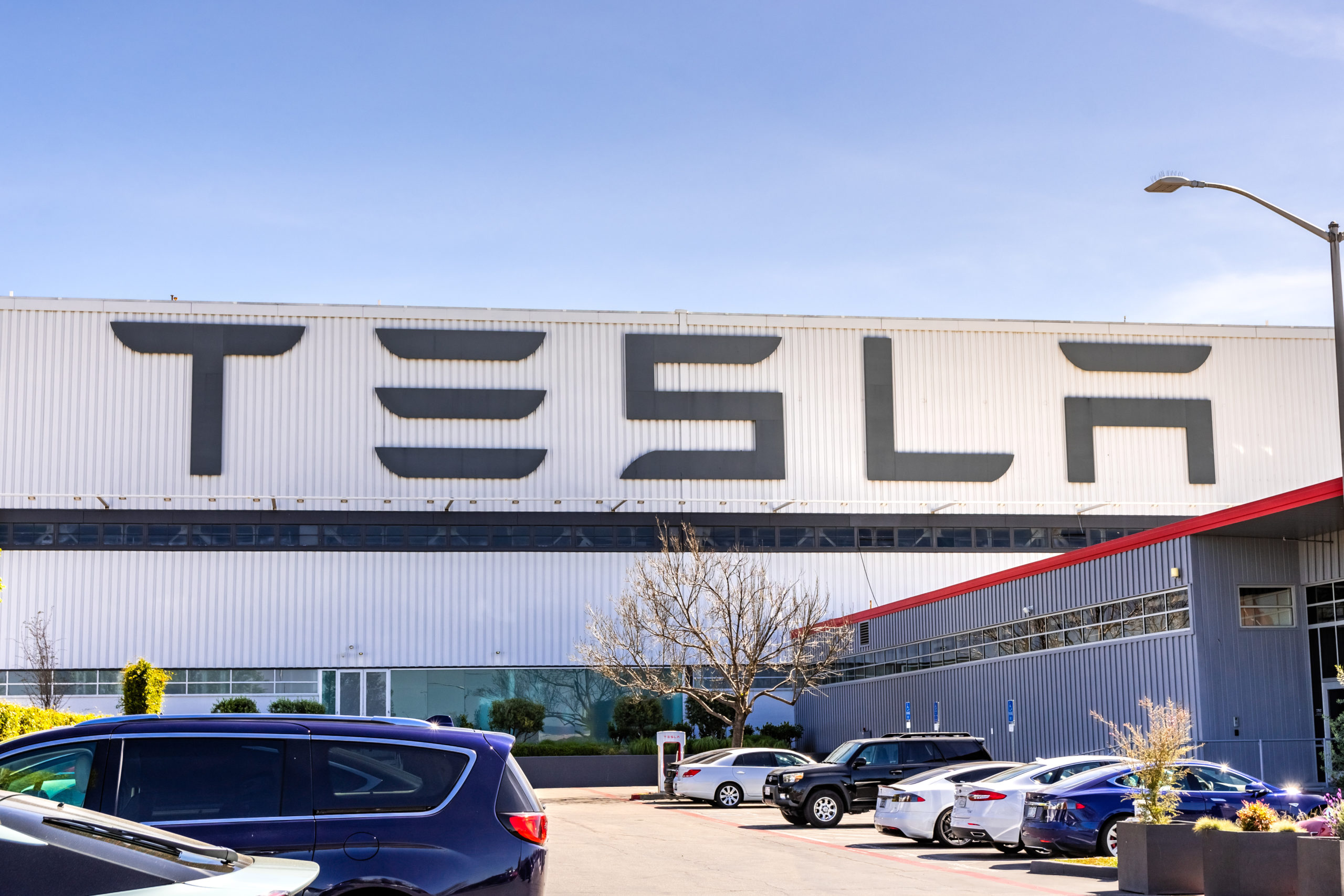 122235736 l scaled 1 Tesla to start production of Optimus humanoid