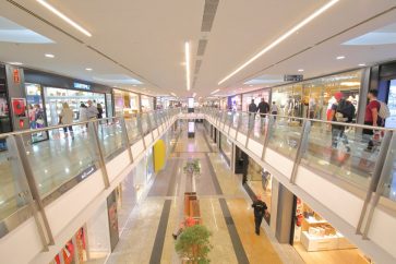 130572865 s Omicron vs retail: industry expert weighs in