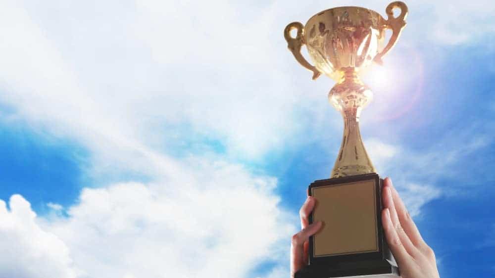 Trophy Top TSX Stocks to Buy: Enbridge, Shopify, and More
