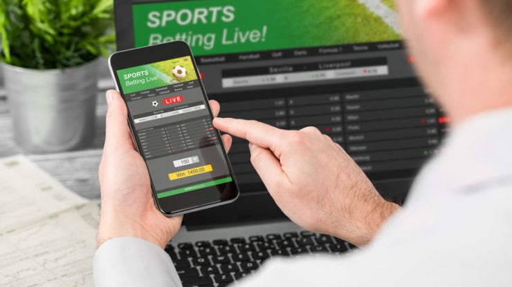 83536601 s 740x416 1 DraftKings Inc. revised 2022 revenue guidance to $2 billion after beating expectations. Is DKNG a good buy?