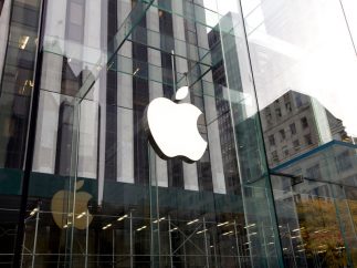 apple shares Jim Cramer: ‘Apple is the weak link in FAANG right now’