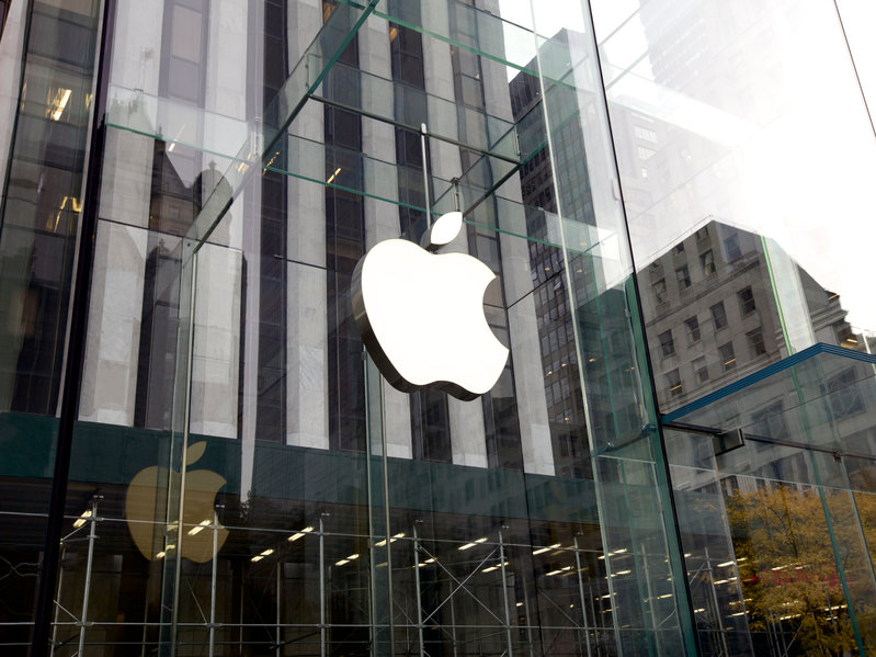 apple shares Jim Cramer: ‘Apple is the weak link in FAANG right now’