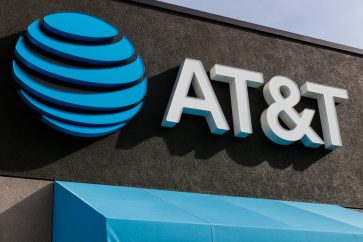 att stock AT&T sends mixed signals. What should you do?