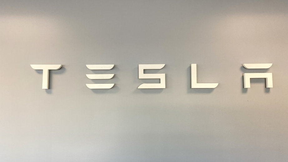 buy tesla stock Is Tesla a buy at the resistance level of $1145?