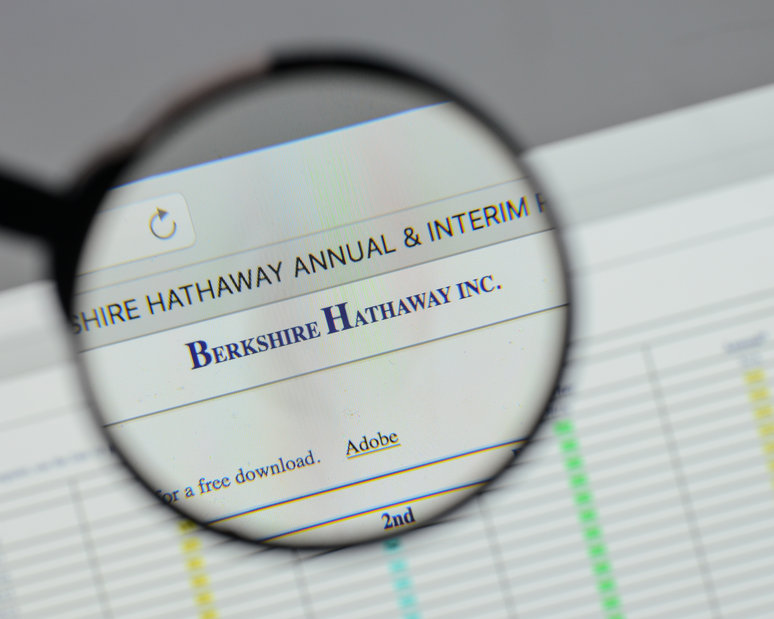 93352520 s Warren Buffett stock is in “The Buy Zone”, but is it worth buying?