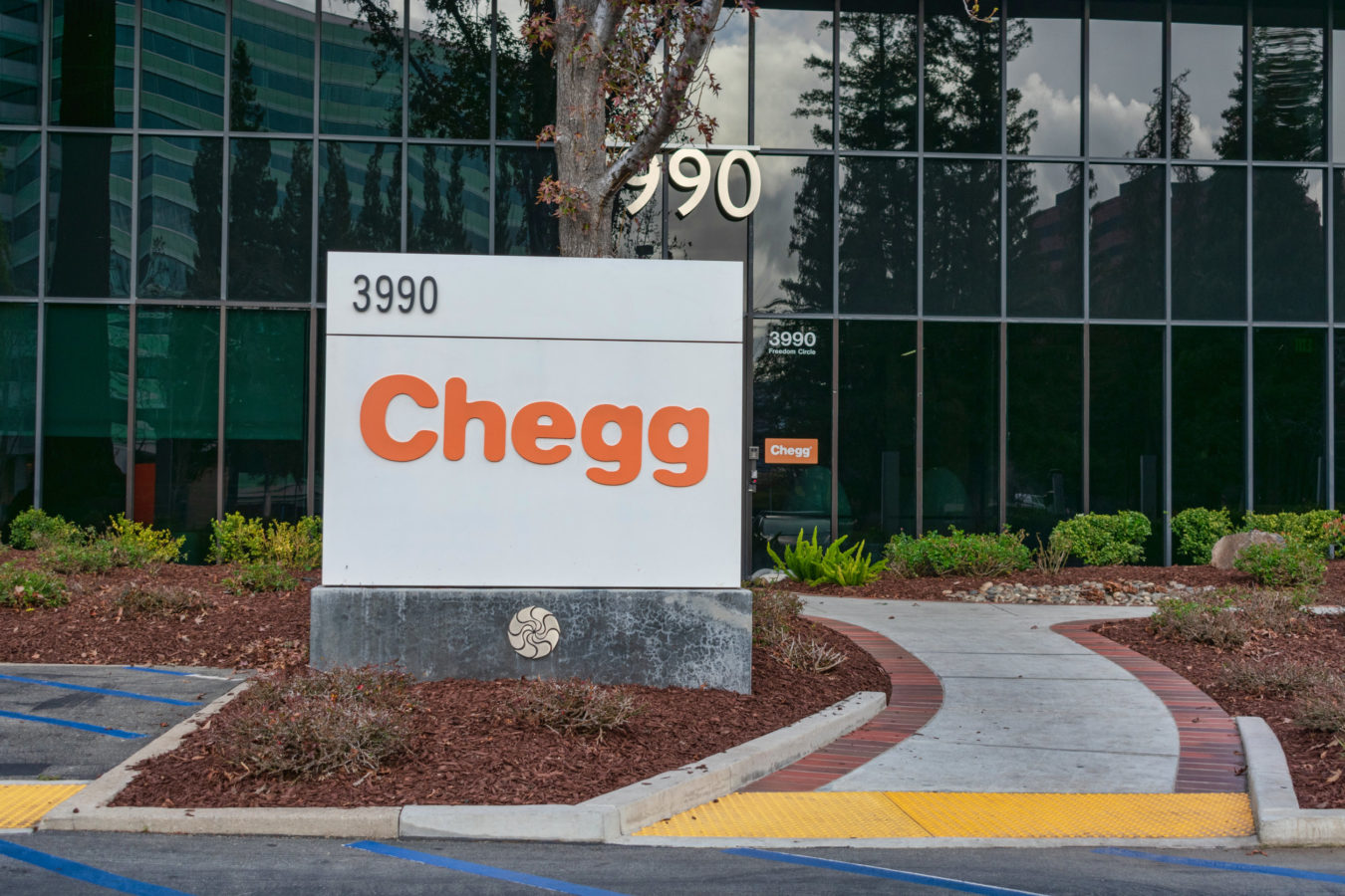 chegg plummets e1635876531410 Chegg jumps 10% on Q4 results: ‘momentum is continuing into 2022’