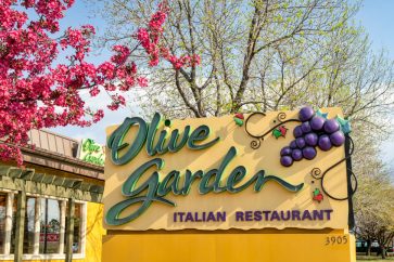 112106582 s Darden Restaurants slides on weak guidance: ‘I’d be looking to buy’