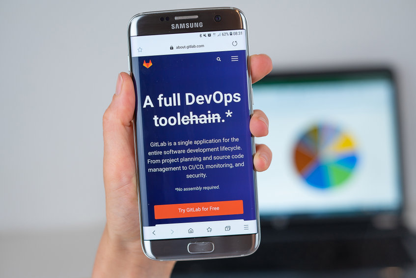 gitlab inc Is it too risky to buy GitLab stock as shares fall despite a solid FQ3 beat?