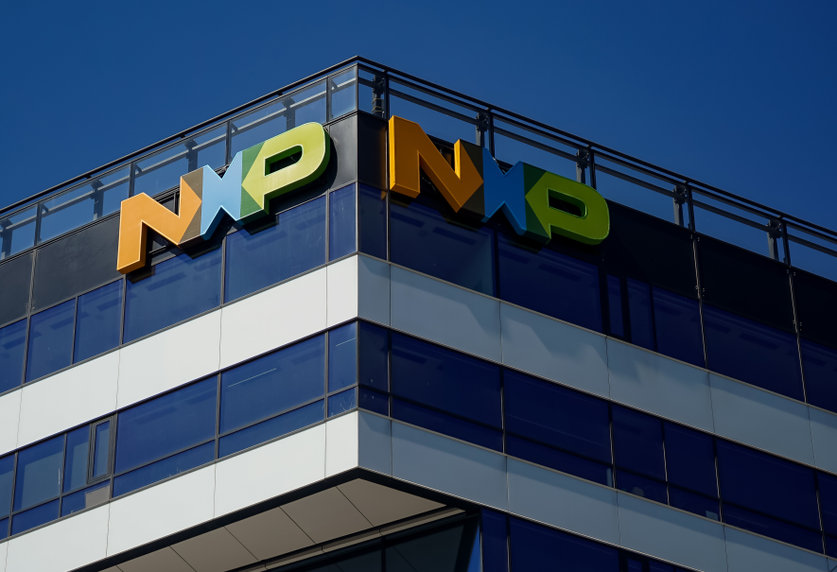 144729952 s NXP Semiconductors reported record full-year revenue