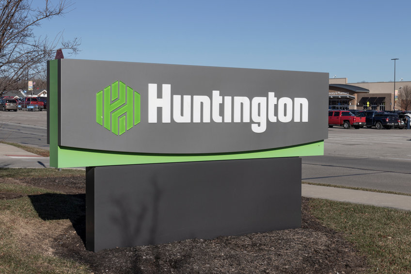 179199877 s Huntington Bancshares slid 10% on Friday: how come?