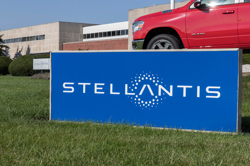173855117 s Stellantis jumps after the earnings beat. Will it maintain gains?