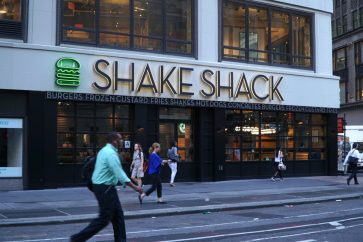 93669760 s Shake Shack reports results: they’re willing to invest in consumer experience