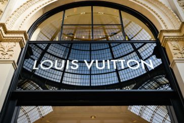 93825379 s 3 great CAC 40 stocks positioned for a great 2022