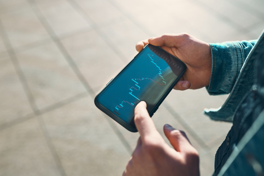 investing app on smartphone Diversified revenue strengthens earnings for Voyager Digital￼