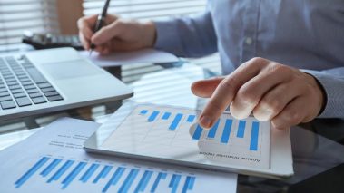 analyze data 2 Oversold TSX Dividend Stocks to Buy on the Dip