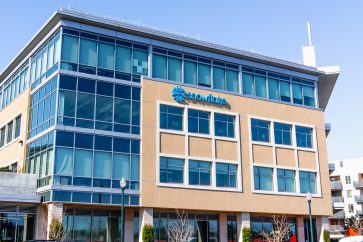 140920169 m Snowflake stock slides 15% on Q1 earnings report