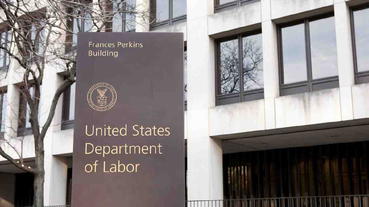 dept of labor Fidelity’s Bitcoin 401(k) Offering Risks Retirement Security of Americans, Says Labor Department Official