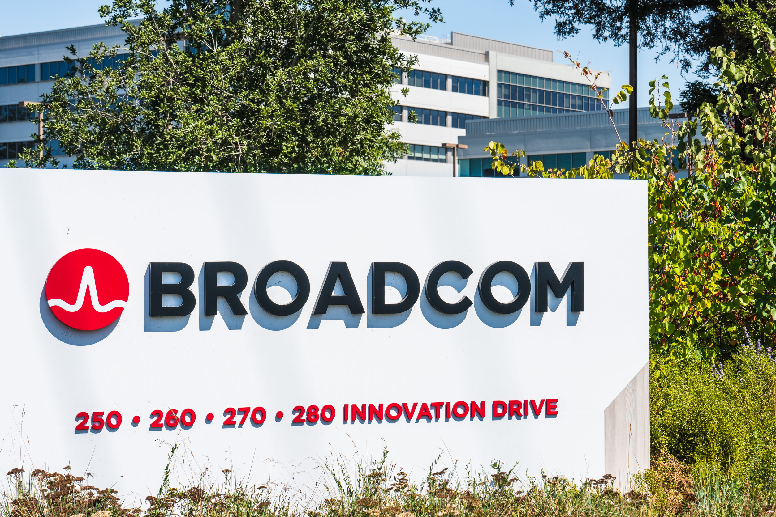 132249568 m Broadcom set to acquire VMware for $61 billion