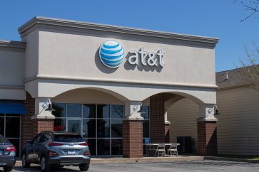 146066814 m Captrust: buy AT&T ‘during a volatile period like this’
