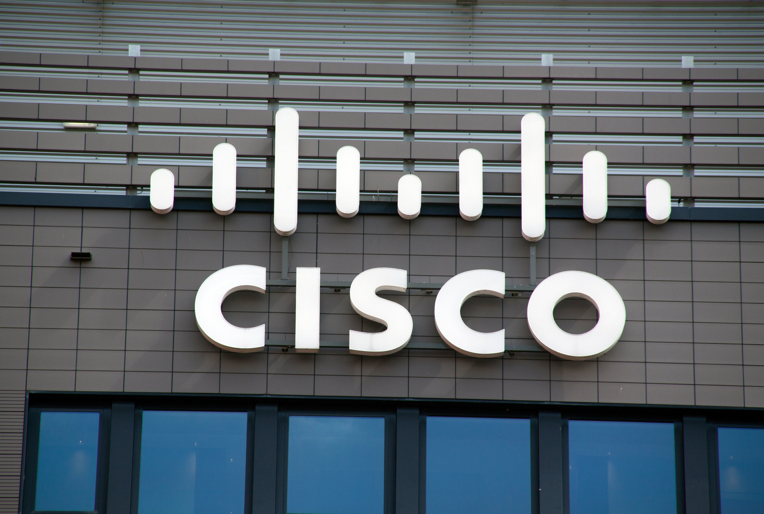 61177954 m Cisco shares just tanked 18%: explained here