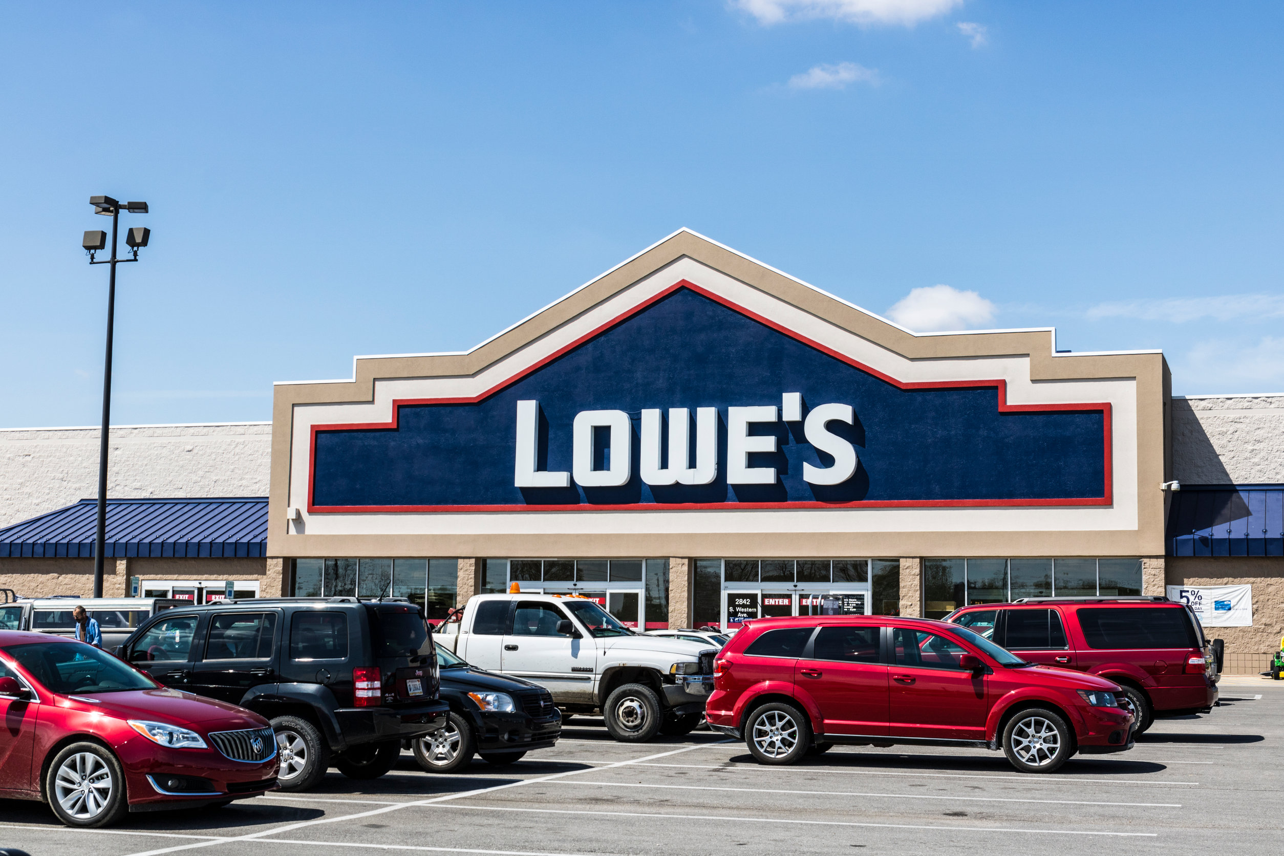76809374 m Lowe’s Q1 results: same-store sales decline is not ‘that big of a deal’