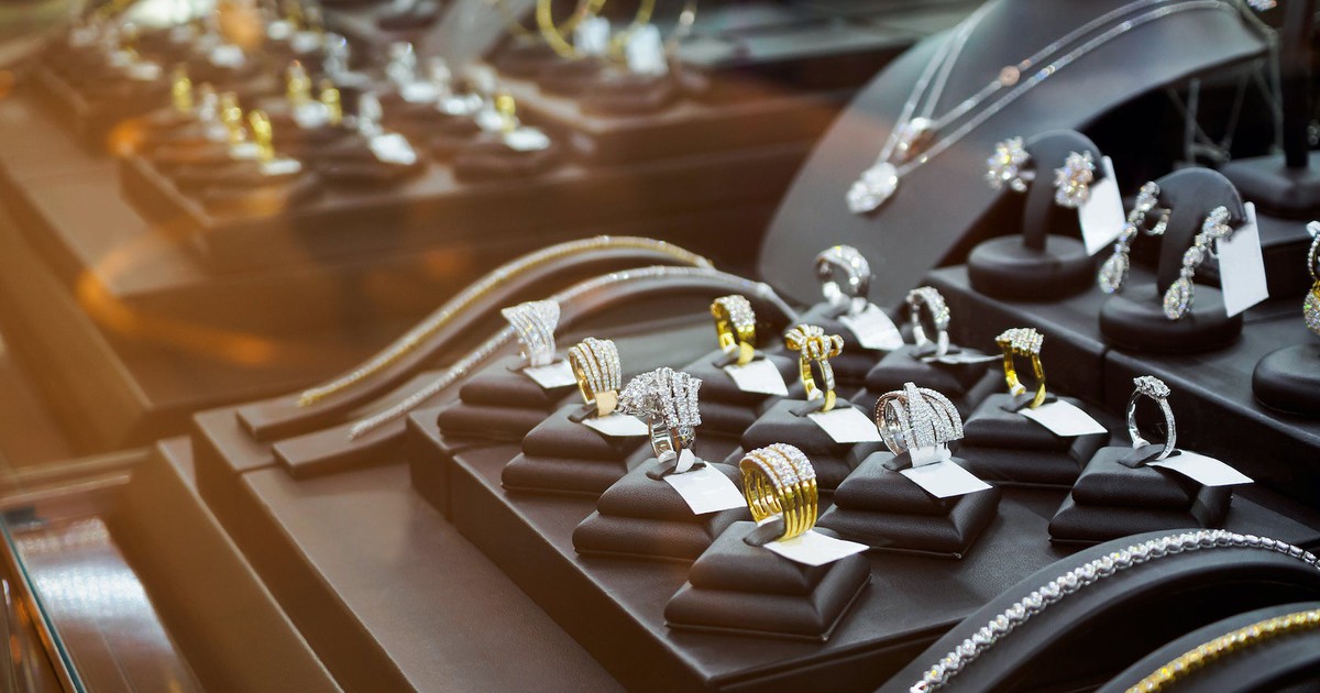 should i buy signet jewelers shares in july 2022 Should I buy Signet Jewelers shares in July 2022?